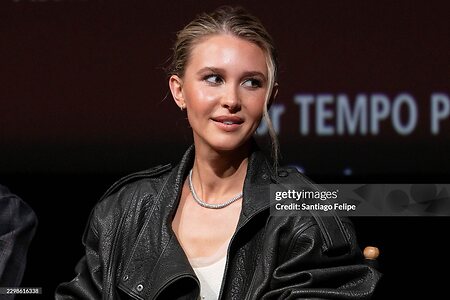 Isabel May leaked photo #29