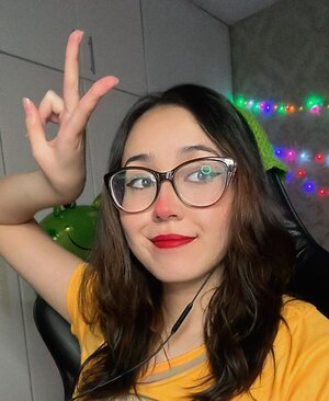 Isabela Tiemi leaked photo #9