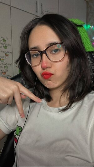 Isabela Tiemi leaked photo #46