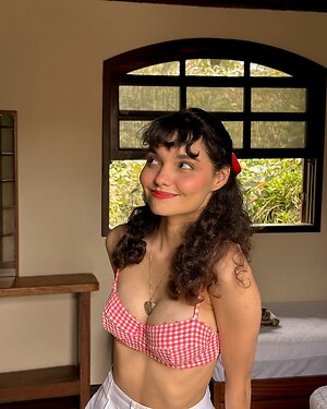 Isabelle Moreira@xsbel leaked photo #2