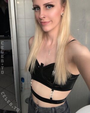 isabxllx.sdr Nude Leaked Photo #20