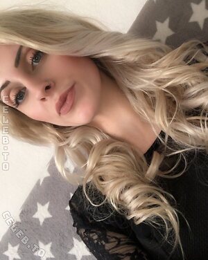 isabxllx.sdr Nude Leaked Photo #39