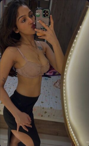 Isha Modi Pantyless leaked photo #8