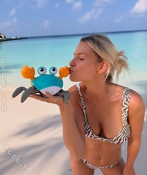 Isi Glück Nude Leaked Photo #8