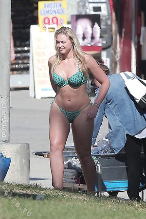 Iskra Lawrence photo