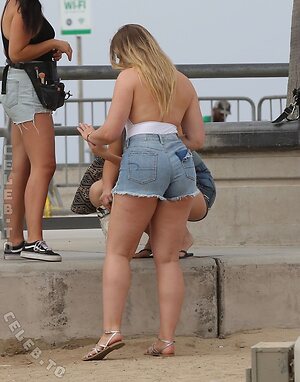 Iskra Lawrence photo