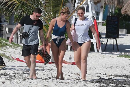 Iskra Lawrence photo
