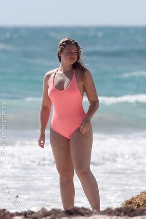 Iskra Lawrence photo
