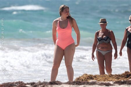 Iskra Lawrence photo