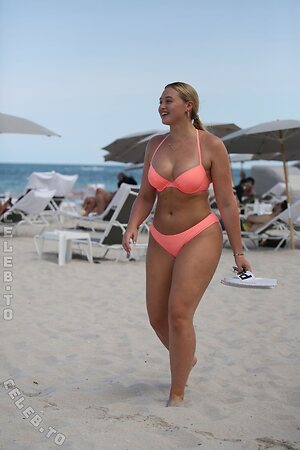 Iskra Lawrence photo