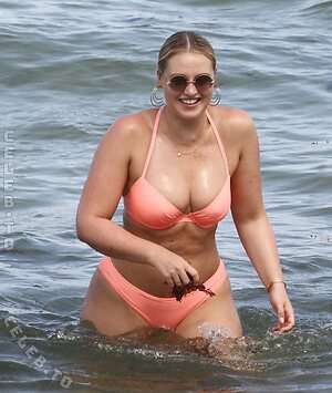 Iskra Lawrence photo