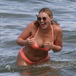Iskra Lawrence photo