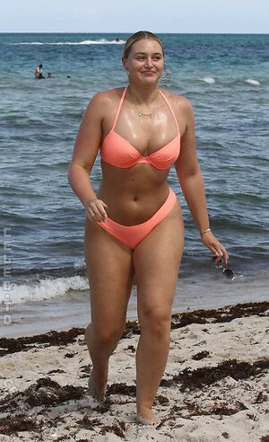 Iskra Lawrence photo