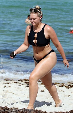 Iskra Lawrence photo
