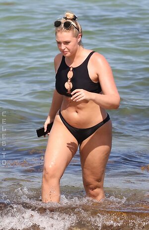 Iskra Lawrence photo