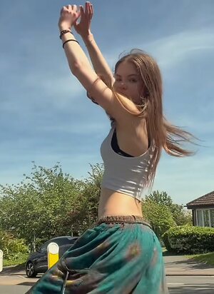 Isobel Burwood leaked photo #40