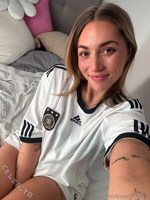 Itisemimarie leaked photo #103