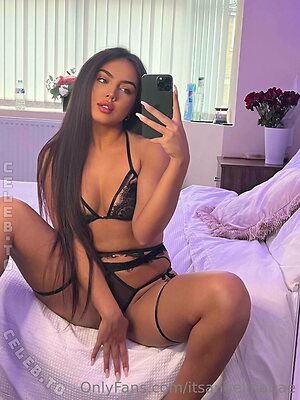 itsangelinabae Nude Leaked Photo #6