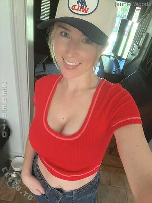 itsjanniewoods Nude Leaked Photo #8