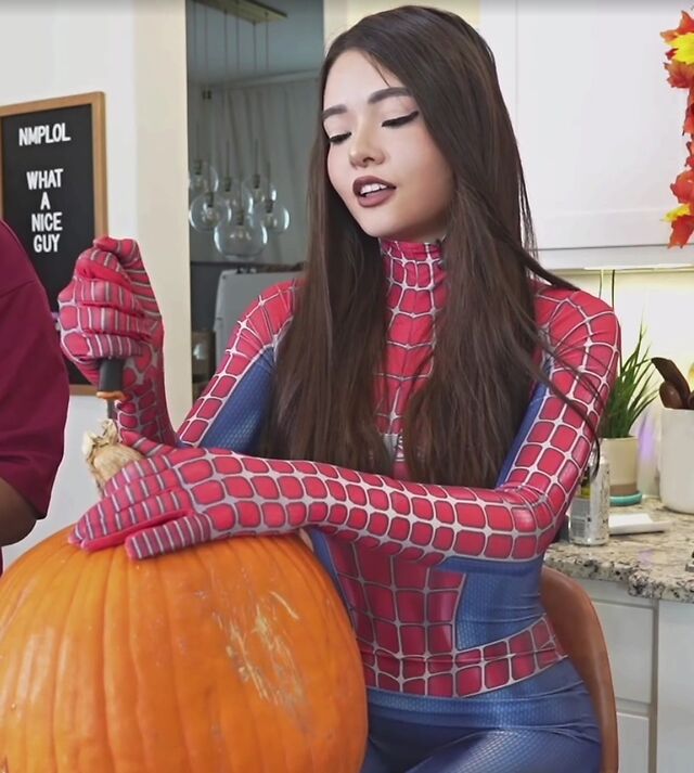 itsKatchii leaked photos