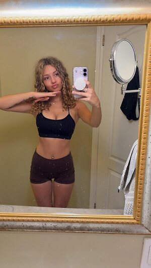 itsvalequinn Nude Leaked Photo #28