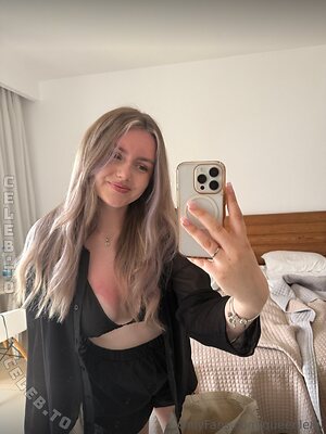 itz.leni Nude Leaked Photo #2