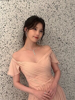 IU