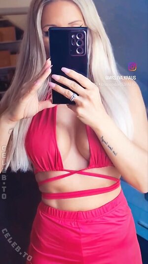 Iva Blondie photo