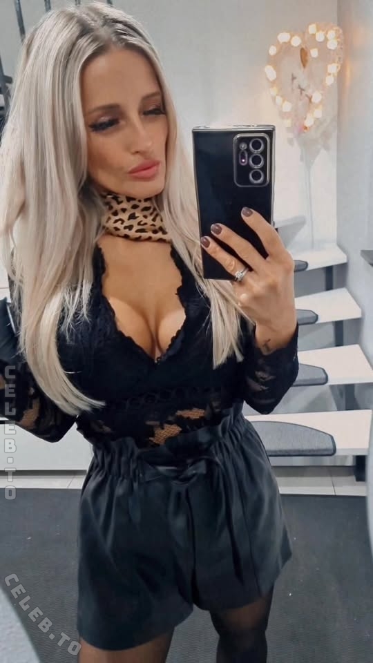 Iva Blondie photo
