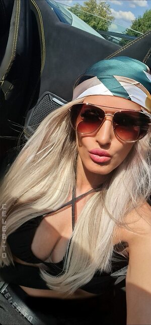 Iva Blondie photo