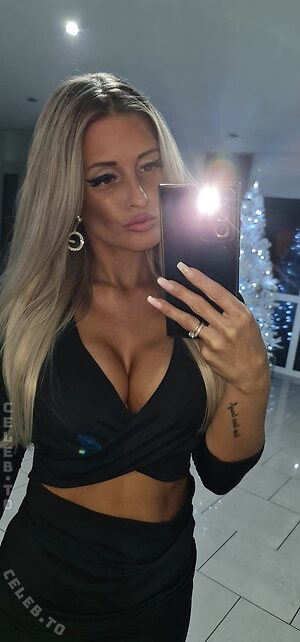 Iva Blondie photo