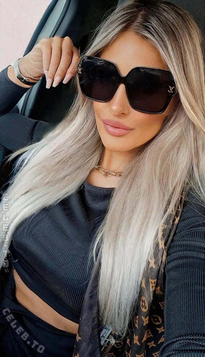 Iva Blondie photo