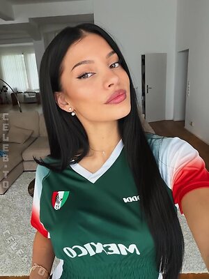 Ivana Santacruz photo
