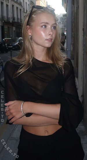 Iza &amp; Elle Cryssanthander More Nude Photos