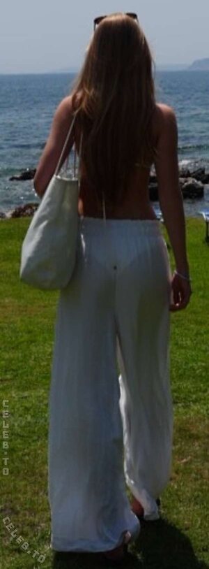 Iza &amp; Elle Cryssanthander Nude Photos