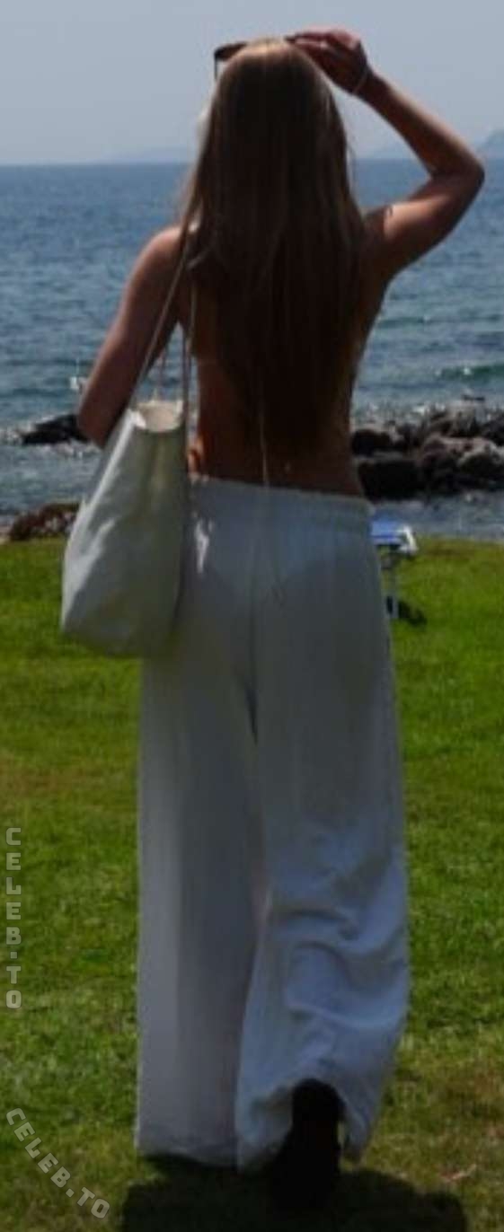 Iza &amp; Elle Cryssanthander Nude Leaked Photos