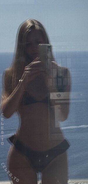 Izaandelle photo