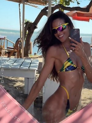 Izabel Goulart photo