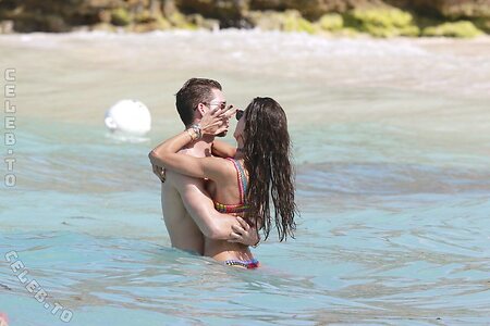 Izabel Goulart photo