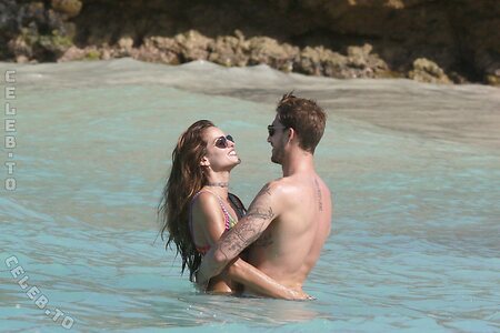 Izabel Goulart photo