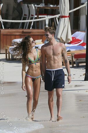 Izabel Goulart photo