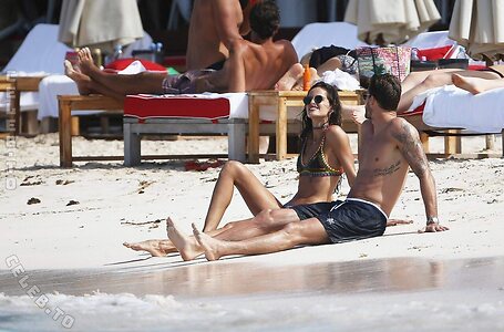 Izabel Goulart photo
