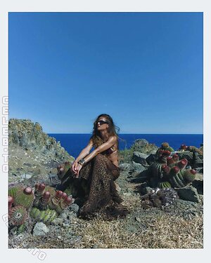 Izabel Goulart photo