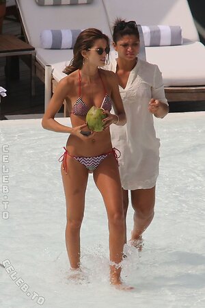 Izabel Goulart leaked photo #250