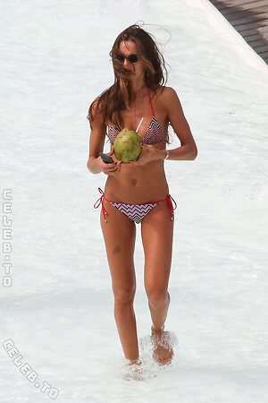 Izabel Goulart leaked photo #254