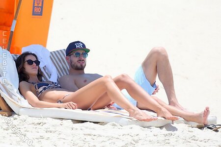Izabel Goulart leaked photo #288