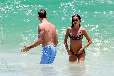 Izabel Goulart leaked photo #292