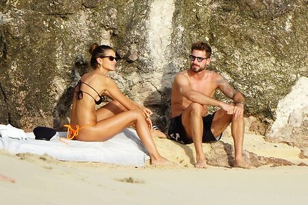 Izabel Goulart leaked photo #309