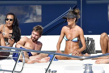 Izabel Goulart leaked photo #347