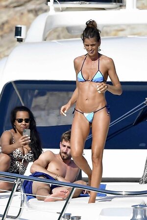 Izabel Goulart leaked photo #348